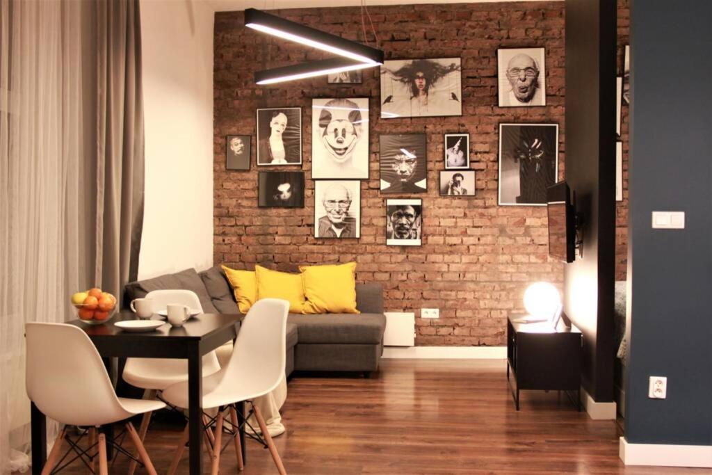 Unique Brick 5 - Old Town & Market Square Apartment Красков Екстериор снимка